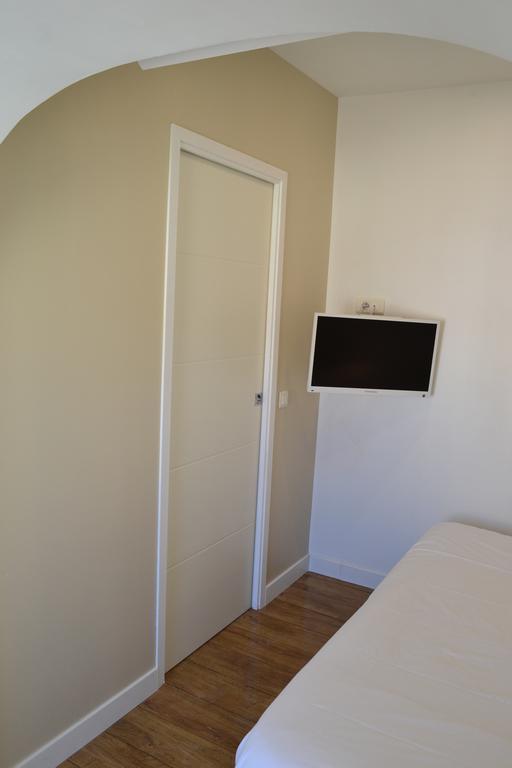 2 Pieces Vagliano *